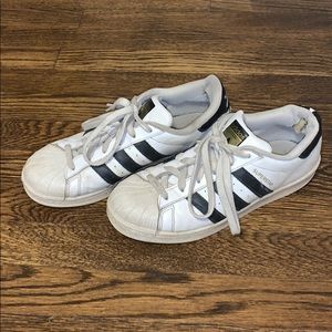 Adidas Superstars😍